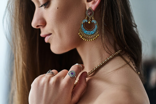 Balance Eye-Catching Earrings With Your Hairstyle 