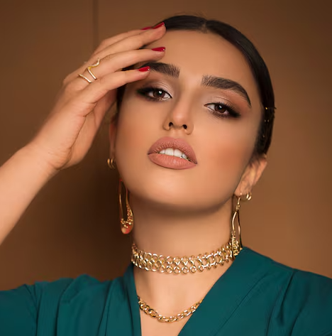 Pair Accessories With Simple Necklines 